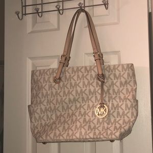 Michael Kors Signature Tote in Vanilla